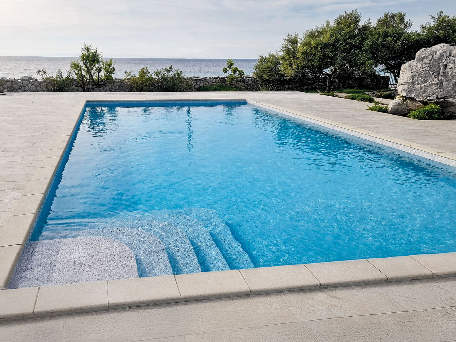 Izgradnja modernog bazena uz more s najsuvremenijom bazenskom tehnikom