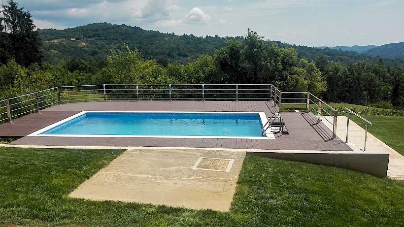 Moderni vanjski bazen opremljen Arbeto bazenskom tehnikom